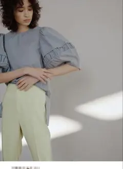 CADUNE カデュネ　デザインスリーブ　ブラウス　新品　未使用 CADUNE（カデュネ）の「Vネックデザインスリーブブラウス（シャツ