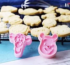 新品未使用　ティガ　プーさん　仲間　菓子　お弁当　菓子　クッキー型抜き　スタンプ