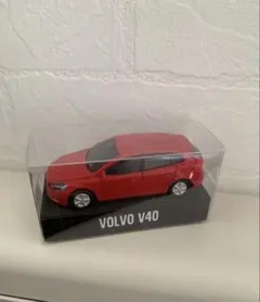 VOLVO V40 赤 ミニカー 透明ケース付きのサムネイル