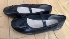 黒エナメル バレエシューズリボン付き フォーマルシューズ22センチ