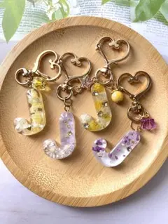 A ミニミニ イニシャル チャーム ピンク系ドライフラワー パール入り
