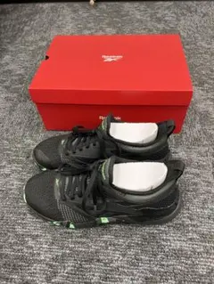 Reebok スニーカー ブラック グリーン