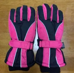 【新品未使用】黒とピンクのスノーグローブ