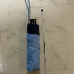 折りたたみ傘　水色