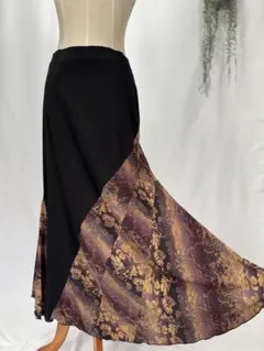 ロングフレアスカート 黒と紫の花柄