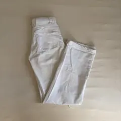 Bershka ホワイトストレートデニム ダメージ加工