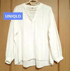 ユニクロ　スキッパーバンドカラーシャツ　ホワイト　Vネック　ブラウス