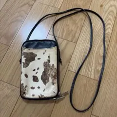 カウ柄 レザー スマホショルダーバッグのサムネイル