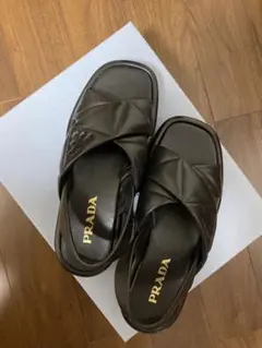 「ヒロ」最終価格 超美品 PRADA サンダル 黒 25cm タグ保有 ブラック プラダ モノリス ナッパレザー サンダル | PRADA