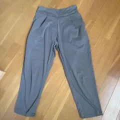 ユニクロ　エアリズムYOGAテーパードパンツのサムネイル
