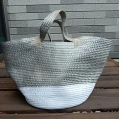 グレーとホワイトのかごバッグ