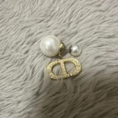 Dior パール ロゴチャーム ピアス(片耳用)