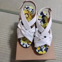 ホワイト クロスストラップ サンダル
