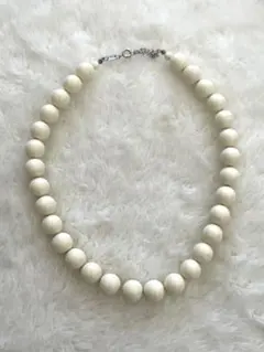 値下‼️未使用　白くて丸い大玉ネックレス