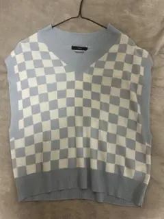 水色と白のチェック柄ニットベスト