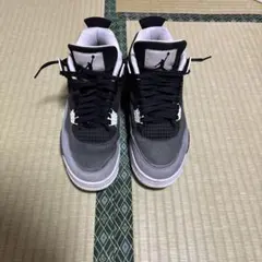Air Jordan 4 グレー/ブラック スニーカー