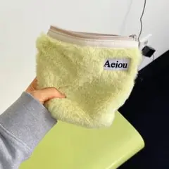 【aeiou】Pouch Pineapple Fur