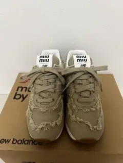 ほぼ新中古⭐️Miu Miu New Balance スニーカー ベージュ⭐️ 新品未使用 MIUMIU New Balance 574 ベージュ スニーカー - メルカリ