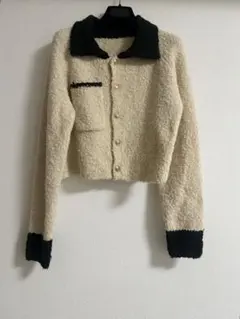 襟付きニット アイボリーベージュ 金ボタン Dholic