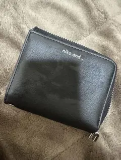 niko and. ブラック 二つ折り財布