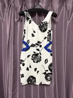 フラワープリント タイトドレス Vネック