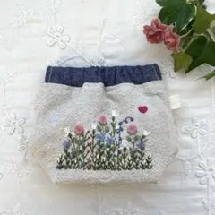 【336】ハンドメイド　刺繍バネ口ポーチ