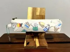 スリムペンケース　カップイン猫ちゃん　魚骨チャーム
