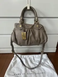 MARC BY MARC JACOBS グレージュハンドバッグ
