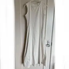 ※7月7日頃まで 2023年製 ウルトラストレッチエアリズムワンピース ホワイト