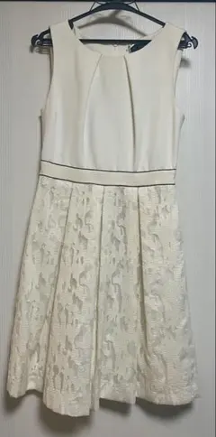 【今だけ割引上品】可愛い！シネカノン アイボリー ノースリーブ 膝丈ワンピース