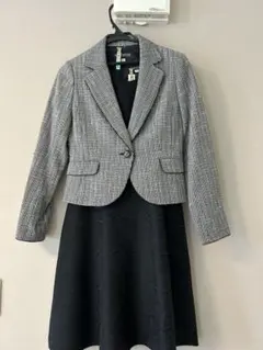 ジャケットとワンピースのセット 黒とグレーのチェック柄