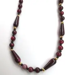 赤色系ビーズ ロングネックレス
