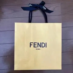 FENDI ゴールド紙袋 ロゴ入り