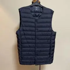 ネイビー ダウンベスト ボタン付き　紺色