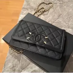 CHANEL ブラック チェーンウォレット CC キャビアスキン