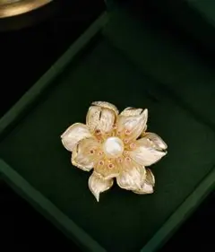 桜ブローチ白エナメル花びらパール＆ピンクストーン ゴールド縁取り 優雅華やか新品