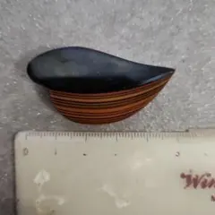 漆塗り 帯留め／黒×朱 縞文様／和装小物／ヴィンテージ