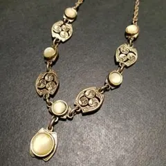 Miracle ケルトデザインネックレス ホワイトグロウガラス ヴィンテージ品