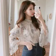 フリフリ可愛い❤️肩出し花柄トップス✨夏秋のお出かけデートに最適！フェミニン