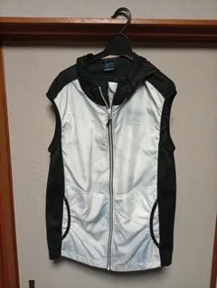 フード付きシルバー/ブラックホワイトベスト