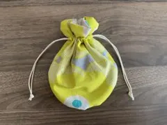 まぁるい巾着 黄色い花柄