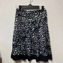 水玉模様 フレアスカート ひざ丈