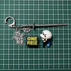 ONE PIECE トラファルガー・ロー　キーホルダー　イヤホンジャックセット