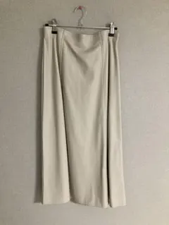 GU ジーユー　レザー風　フレアスカート　ベージュ　Mサイズ