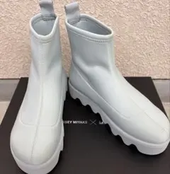 ISSEY MIYAKE ✖️un コラボ ライトグレー ショートブーツのサムネイル
