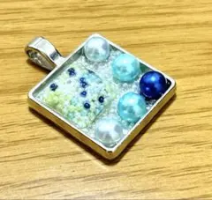 スクエア型ペンダントトップ　ハンドメイド　ネックレス