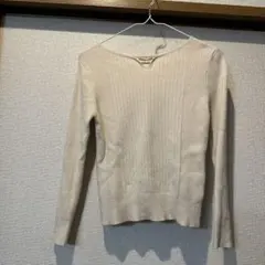 クリーム色リブ編み長袖ニット