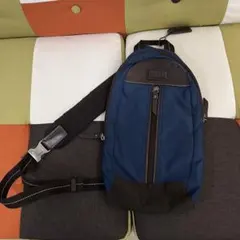 【美品】 COACH コーチ ワンショルダー ボディバッグ ネイビークロスボディ