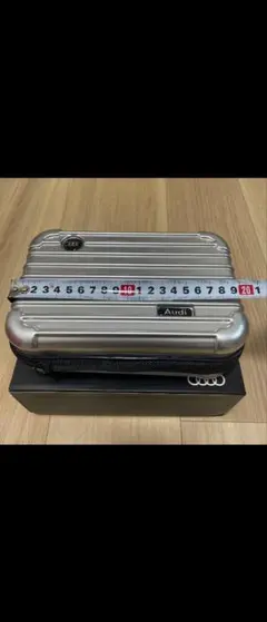 AUDI 小物ケース