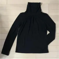 ナチュラルビューティベーシックのタートルネック